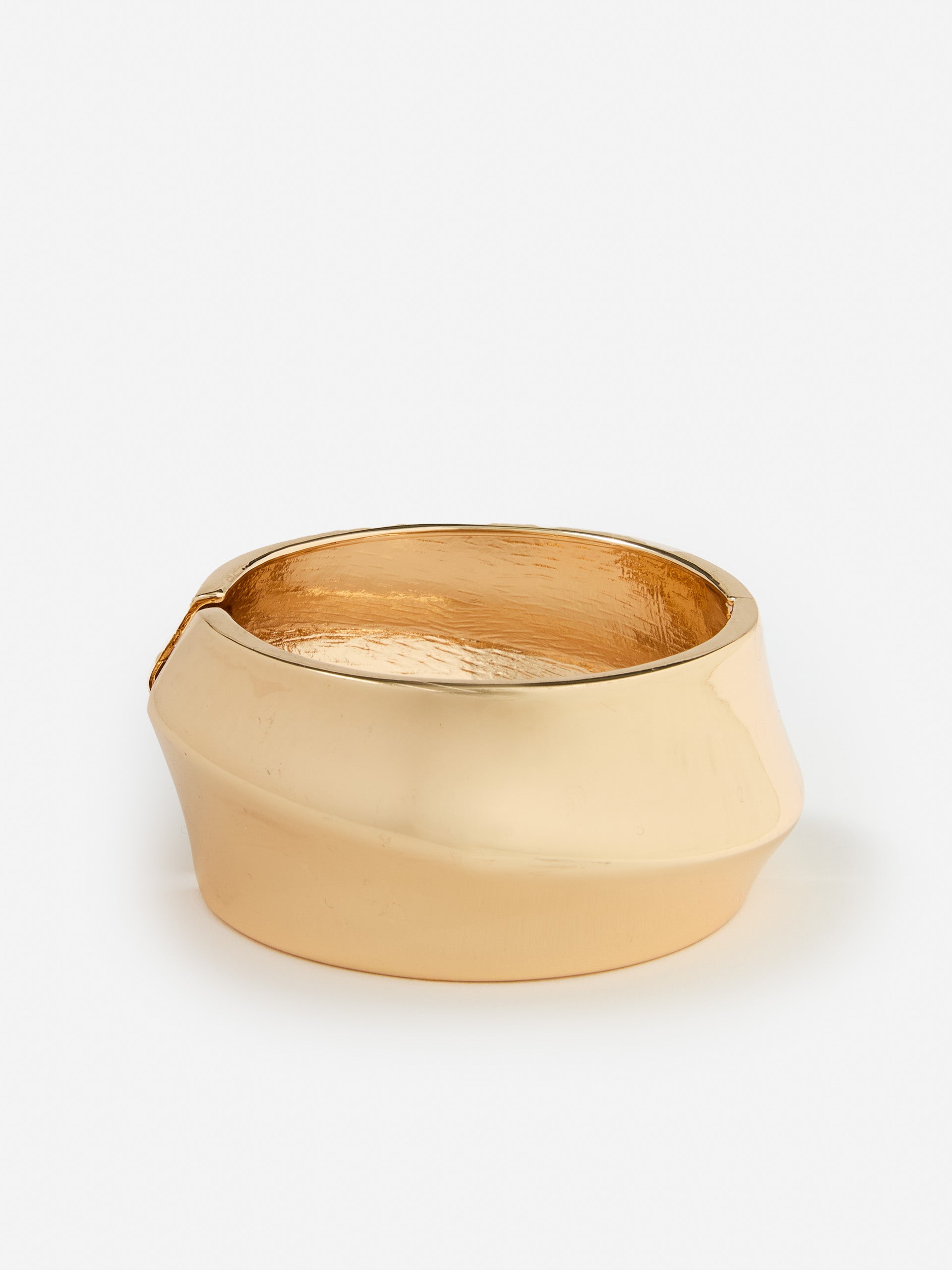 sculptural_bangle_0236151022_gold_019