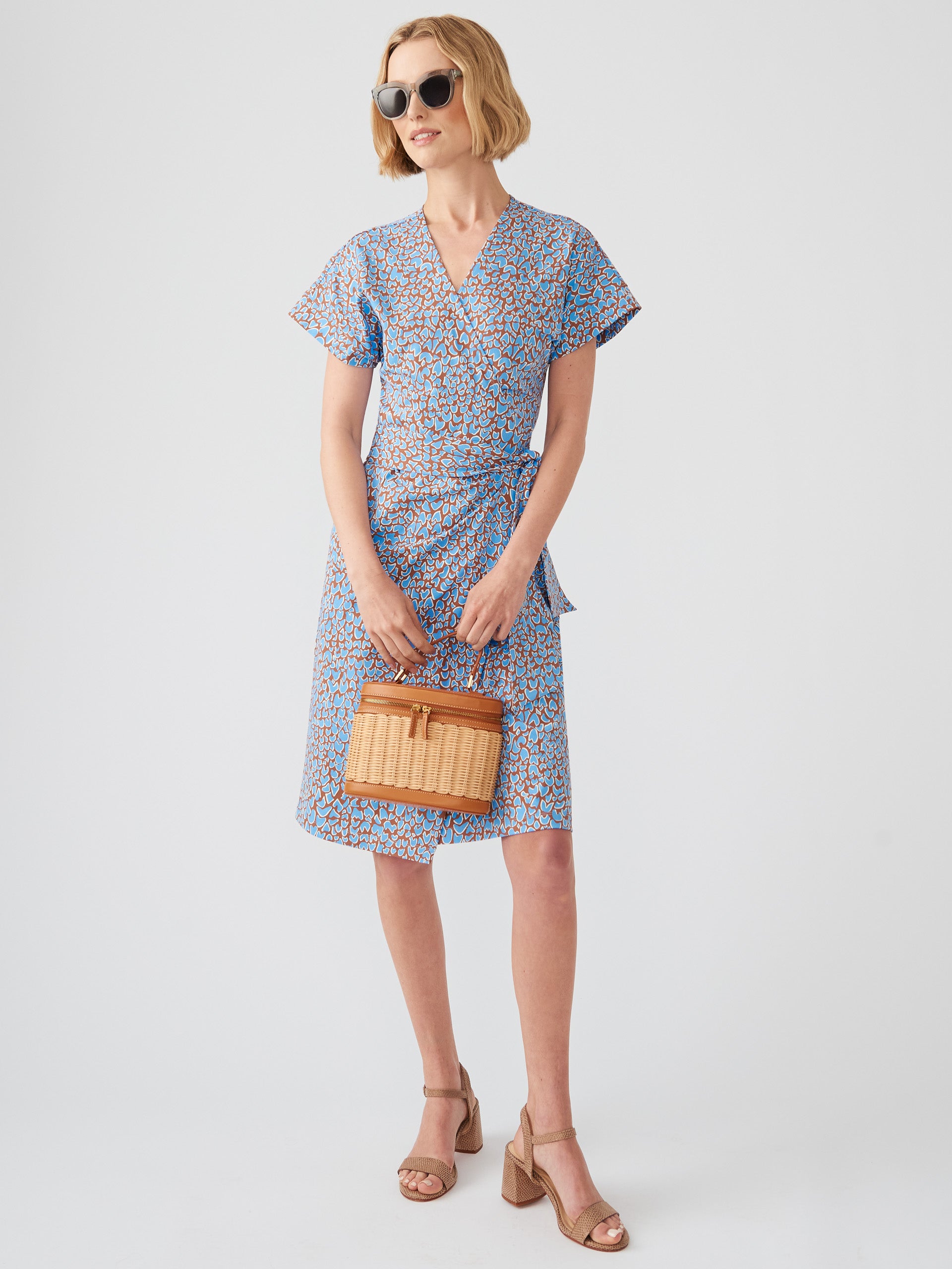soraya_0222974080_jungle_dot_cocoa_brown_sky_blue__032